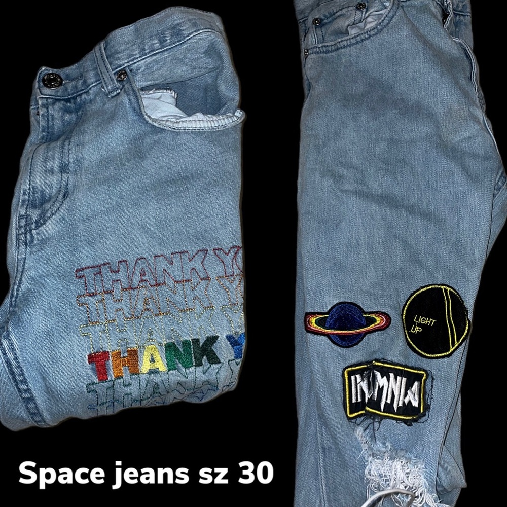 Graphic jeans